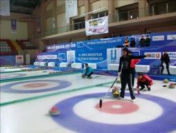 Curlingte A.Ü damgası